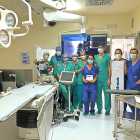 Equipo participante en la operación en las instalaciones del Hospital Clínico Universitario de Valladolid. EL MUNDO