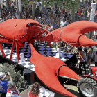 Un cangrejo gigante se pasea por las calles.-Ical