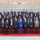 La consejera de Economía y Hacienda, Pilar del Olmo, y el presidente del Consejo Regional de Cámaras, Fernando Escobillas, clausuran el acto de graduación de los másteres en Gestión del Comercio Exterior 2015.-ICAL