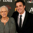 Antonia Guzmán, junto a su nieto Daniel-JUANJO MARTÍN (EFE)