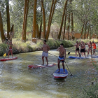 Los jugadores del SilverStorm El Salvador, ayer, durante la actividad realizada en el Canal de Castilla.-EM