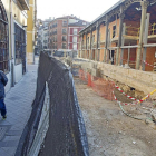 Obras en la calle Francisco Zarandona, junto al mercado del Val.-J. M. Lostau