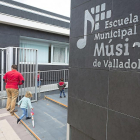 Entrada a la escuela de música.-MIGUEL ÁNGEL SANTOS