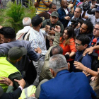 Miembros de la prensa entran a la fuerza al Parlamento de Venezuela.-AFP