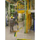 Un operario de Garoña en el interior de la central nuclear.-ISRAEL L. MURILLO