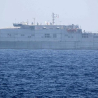 El barco de la Marina de EEUU que rescató a los inmigrantes.-/ AP / ERIK MARQUARDT