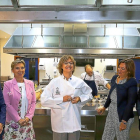 Víctor Caramanzana, María José Salgueiro, Isabel García Tejerina, Milagros Marcos y Jesús Julio Carnero, en la Escuela de Cocina de Valladolid.-ICAL