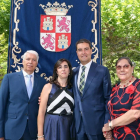 El consejero de la Presidencia, Ángel Ibáñez, posa junto a su familia tras tomar posesión de su cargo-ICAL