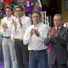 Javier Alonso (primero por la derecha) junto al cuerpo técnico del MyWigo.-P. Requejo