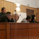 Los dos acusados, el reincidente al fondo a la derecha, en la vista de conformidad celebrada en la Audiencia de Valladolid. - EUROPA PRESS.