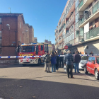 Los Bomberos de Valladolid trabajan en un incendio registrado este sábado en la calle Cisne - EUROPA PRESS