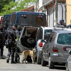 Agentes de la Policía Nacional durante una redada en Valladolid, en una imagen de archivo.-J.M. LOSTAU