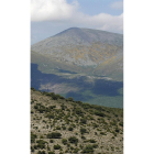 Un hito. El ‘aislamiento’ del Moncayo convierte su cumbre en un mirador espectacular desde el que ver en días despejados los Pirineos o Urbión con claridad.-VALENTÍN GUISANDE