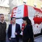 El secretario provincial del PSOE de Valladolid, Javier Izquierdo, y la número dos en la candidatura municipal, Ana Redondo, acompañan al candidato del PSCyL-PSOE a la Presidencia de la Junta, Luis Tudanca en la campaña 'Kilómetros de socialismo'-Ical