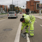Comienzan las obras para retirar el carril bici de la Avenida Gijón. -PHOTOGENIC