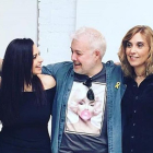 De izquierda a derecha, David Muñoz (el dado), Yolanda Ventura (la ficha amarilla), Tino Fernández (la ficha roja), Gemma Prat (la ficha verde) y Frank Díaz ( la ficha azul) en la actualidad, tras el reciente reencuentro de Parchís.-INSTAGRAM