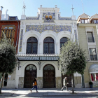 Imagen de la fachada del teatro Lope de Vega, en la calle María de Molina.-E. M.