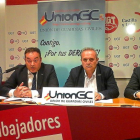 El letrado Daniel Muñoz, el secretario nacional de la asociación, Ramón Rodríguez y el regional, Marcelino García.-