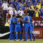 Los jugadores brasileños celebran un tanto ante El Salvador.-EFE