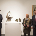 El alcalde de Salamanca, Alfonso Fernández Mañueco, el presidente de la Fundación Mapfre, Antonio Huertas Mejías, y el presidente de la Fundación Venancio Blanco, Venancio Blanco, presentan la exposición 'La música en la escultura de Venancio Blanco'.-Ical