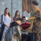 Carlos de Habsburgo impone a su hermano Fernando el Toisón de Oro, en una anterior recreación en Mojados.-J. C. CASTILLO