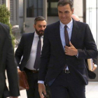 El presidente del Gobierno en funciones, Pedro Sánchez, llega este miércoles al pleno del Congreso de los Diputados.-DAVID CASTRO