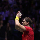 Rafa Nadal aplaude al público de la Caja Mágica tras ganar su partido ante Croacia.Rafa Nadal aplaude al público de la Caja Mágica tras ganar su partido ante Croacia.-AP