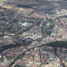 Vista aérea del centro y algunos de los barrios de Valladolid.-J.M. LOSTAU