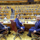 Mañueco y  Barreiro al comienzo de la reunión del grupo de senadores del PP-ICAL
