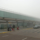 El aeropuerto de Villanubla (Valladolid) en un día de niebla-Montse Álvarez