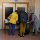 Foto de archivo de votación en un colegio público de Valladolid. - ICAL