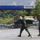 El jefe de la diplomacia chavista explicó que instalarán unas mesas de trabajo para que haya reglas de juego muy claras para el bienestar de ambos pueblos.-AFP