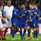 Nasri enfadado tras ser expulsado del partido por doble amarilla.-GETTY / MICHAEL REGAN