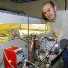 Raúl Muñoz, profesor e investigador de la Universidad de Valladolid, en el laboratorio.-J. M. LOSTAU
