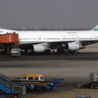 Un Boeing PK-274 de la PIA, a punto de volar a Bombay desde Karachi, en el 2014.-EFE / AKHTAR SOOMRO