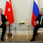 El presidente ruso Vladímir Putin y su homólogo turco Tayyip Erdogan en San Petesburgo.-REUTERS / SERGEI KARPUKHIN