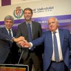 El ya ex vicepresidente José Moro, el presidente Carlos Suárez y el aún vicepresidente José Luis Losada.-BALCAZA