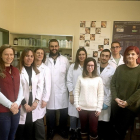 Elena A. Oniciuc, Mercedes López, Montserrat González, Avelino Álvarez, Susana Álvarez, Paula Fernández, Adrián Álvarez, Alejandro Fernández y Eleni Likotrafiti en la ULE.-EL MUNDO