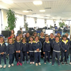 Los niños y niñas del Tercero de Infantil del Colegio Santa Catalina de Valladolid, ayer en la redacción del periódico.-EL MUNDO