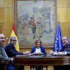 Josep Maria Álvarez (UGT), Unai Sordo (CCOO), la ministra Fátima Báñez, Juan Rosell (CEOE) y Antonio Garamendi (CEPYME), en una reciente reunion.-/ JUAN MANUEL PRATS