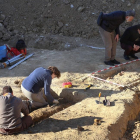 Excavación arqueológica de un cementerio romano aparecido en la calle Osmundo Margareto en el barrio del Ave María de la capital palentina-ICAL