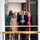 El presidente de la Junta, Juan Vicente Herrera, junto a su equipo de Gobierno momentos antes del acto de toma de posesión de los consejeros-Ical