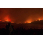 Las llamas devoran los bosques de la provincia de Chubut.-Foto: AFP / PABLO WEGRZYN