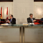 El presidente de la Junta, Juan Vicente Herrera, firma varios acuerdos dentro del Diálogo Social-ICAL