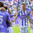 Los jugadores del Real Valladolid celebran un gol en el partido contra el Cádiz.-ICAL
