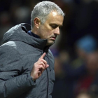 Jose Mourinho en el partido ante el Rostov.-AP / DAVE THOMPSON