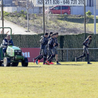 Los titulares en los Anexos junto al tractorcillo escarificador.-MIGUEL ÁNGEL SANTOS