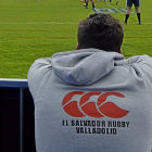 Juan Carlos Pérez, de espaldas, observa un entrenamiento del Unión de Waikato.-JAVIER BARBANCHO