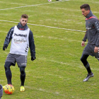 Rodri controla el balón ante Rennella.-Pablo Requejo