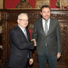 El alcalde, Oscar Puente, recibe a Mr. Van Leare, jefe de Protocolo de la Organizaci ONU, en el marco del Congreso de Protocolo.-MIRIAM CHACÓN / ICAL